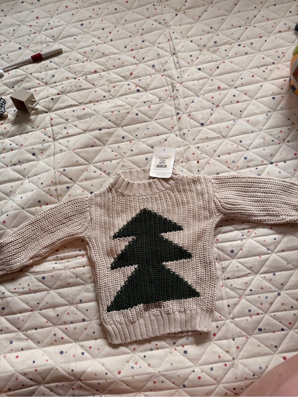 Fin and Vince nwt Cozy Cream Women's Knit Sweater with Green Tree Motif